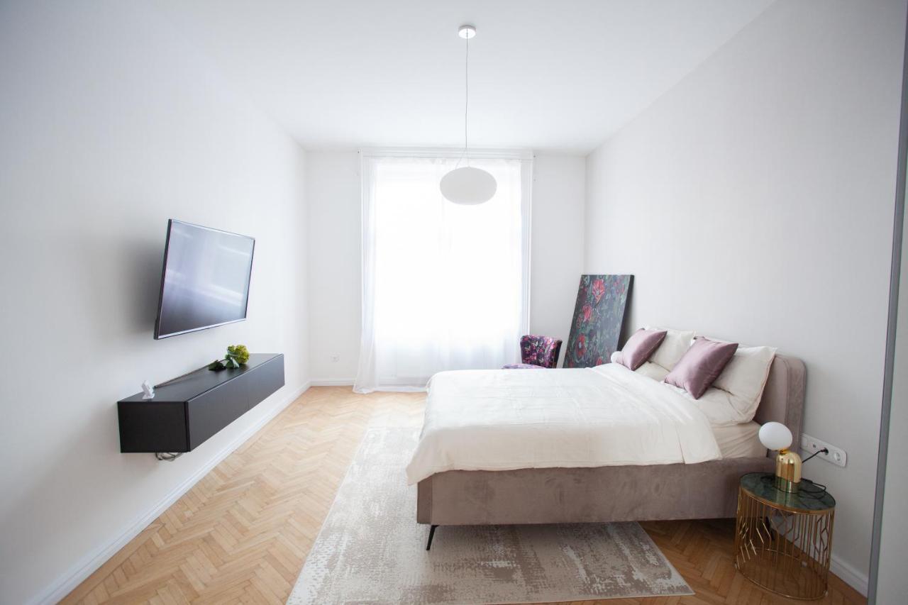 Real Deluxe Next To Danube Lägenhet Budapest Exteriör bild