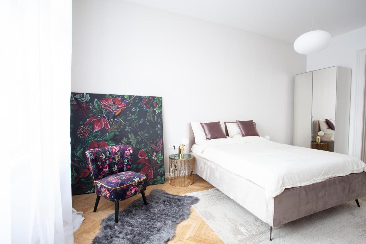 Real Deluxe Next To Danube Lägenhet Budapest Exteriör bild