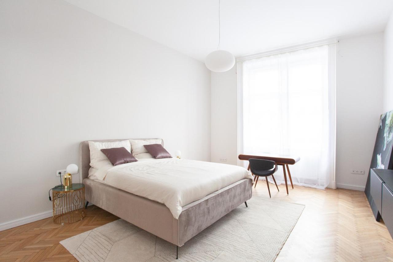 Real Deluxe Next To Danube Lägenhet Budapest Exteriör bild