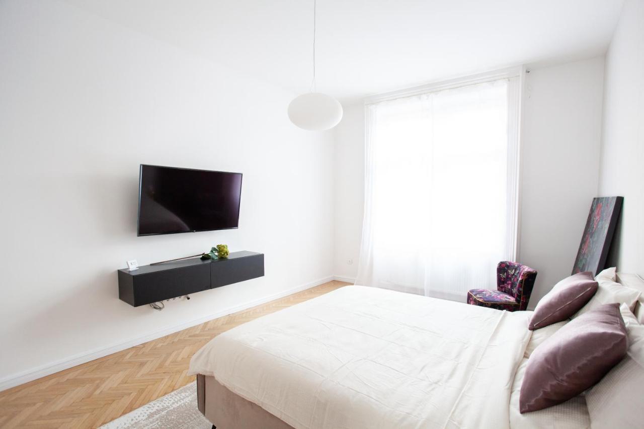 Real Deluxe Next To Danube Lägenhet Budapest Exteriör bild
